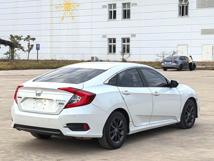 Фото 7 - Honda Civic