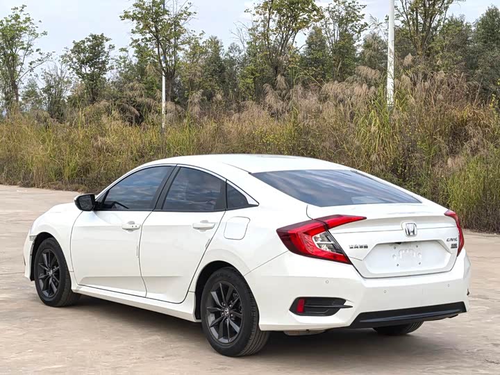 Фото 9 - Honda Civic