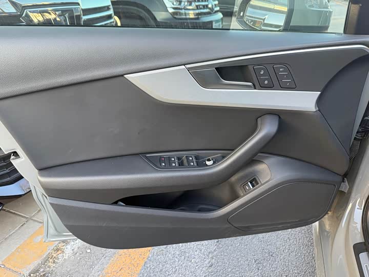 Фото 11 - Audi A4