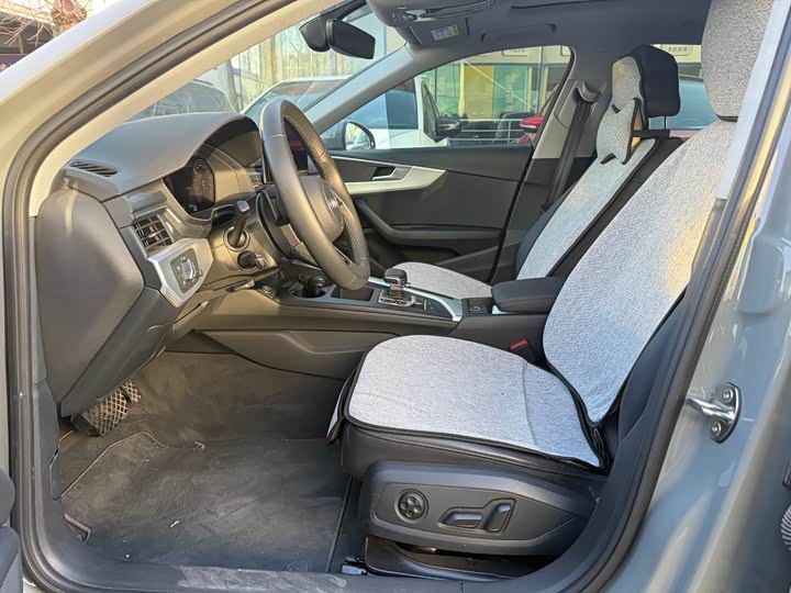 Фото 12 - Audi A4