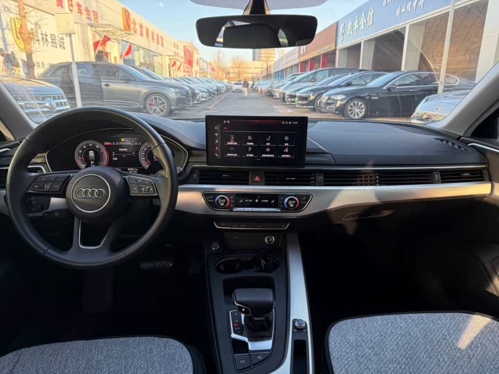 Фото 14 - Audi A4