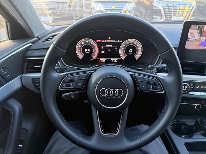 Фото 16 - Audi A4