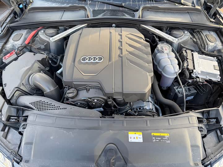 Фото 9 - Audi A4