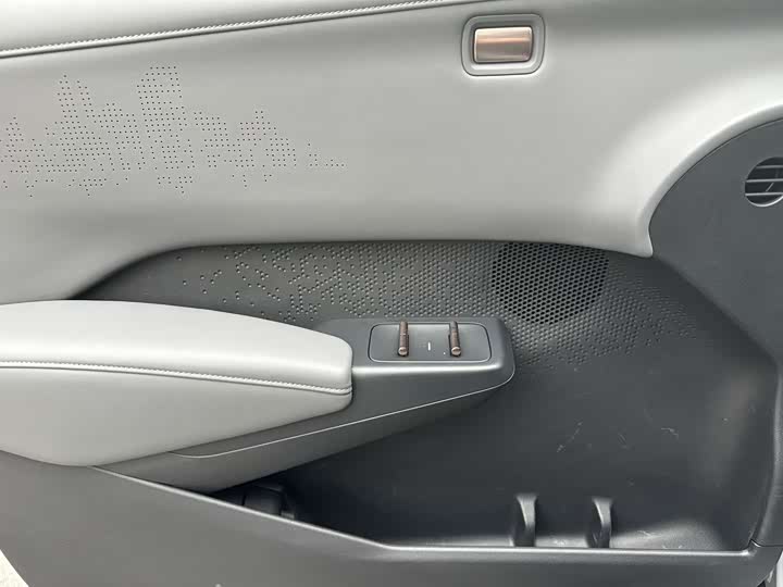 Фото 10 - Zeekr X