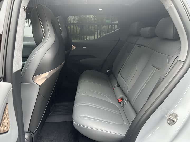 Фото 16 - Zeekr X