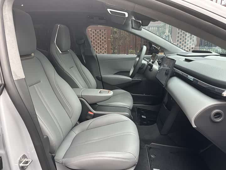 Фото 18 - Zeekr X