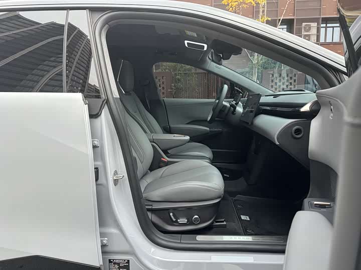 Фото 19 - Zeekr X