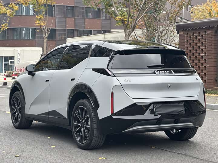 Фото 5 - Zeekr X