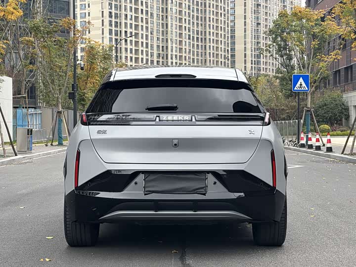 Фото 6 - Zeekr X