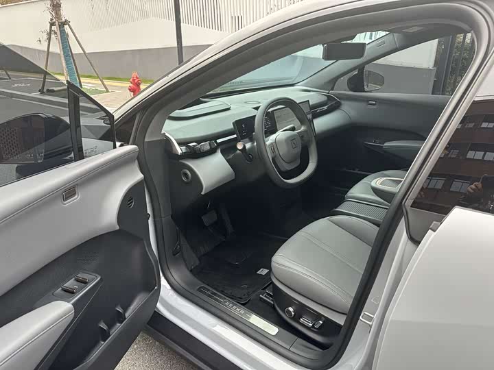 Фото 8 - Zeekr X