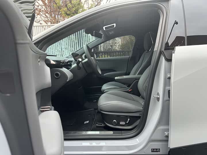 Фото 9 - Zeekr X