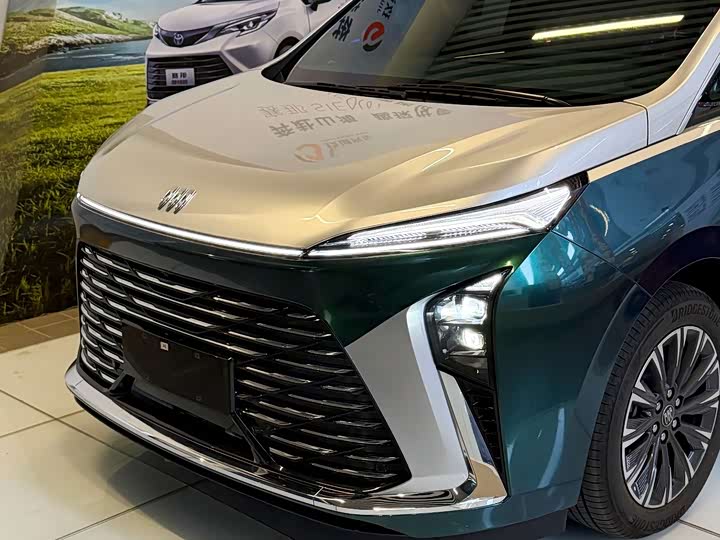 Фото 19 - Buick GL8 ES