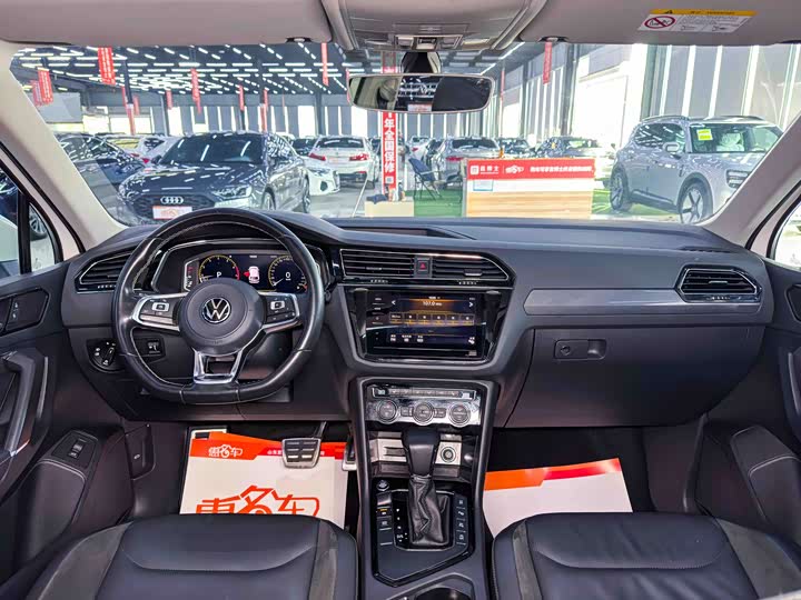 Фото 8 - Volkswagen Tiguan L Pro