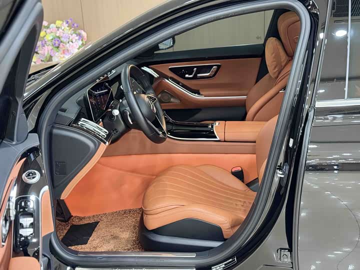 Фото 15 - Mercedes-Benz S-Class