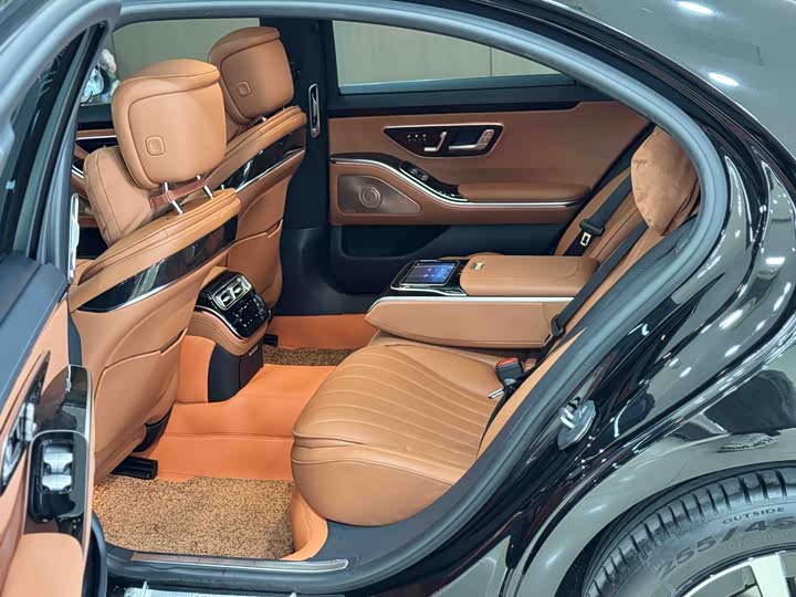 Фото 16 - Mercedes-Benz S-Class