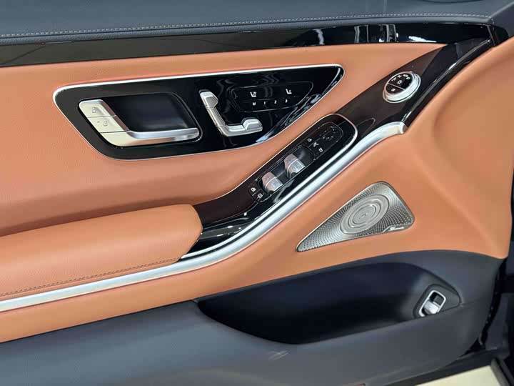 Фото 20 - Mercedes-Benz S-Class