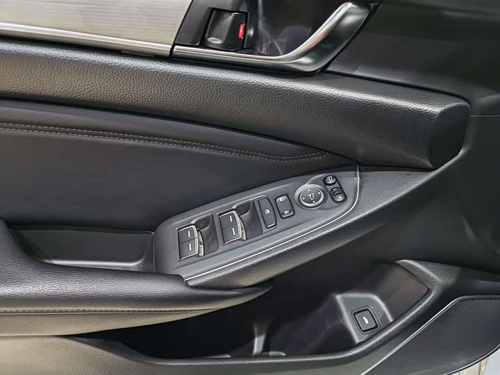 Фото 12 - Honda Accord