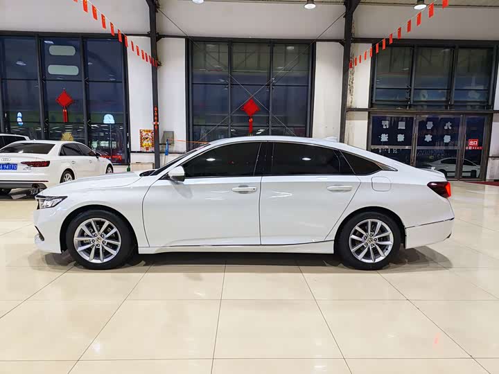 Фото 17 - Honda Accord