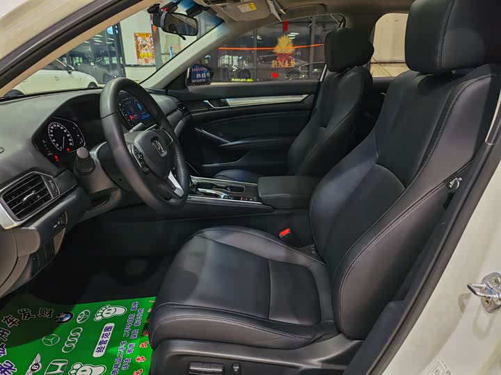 Фото 4 - Honda Accord