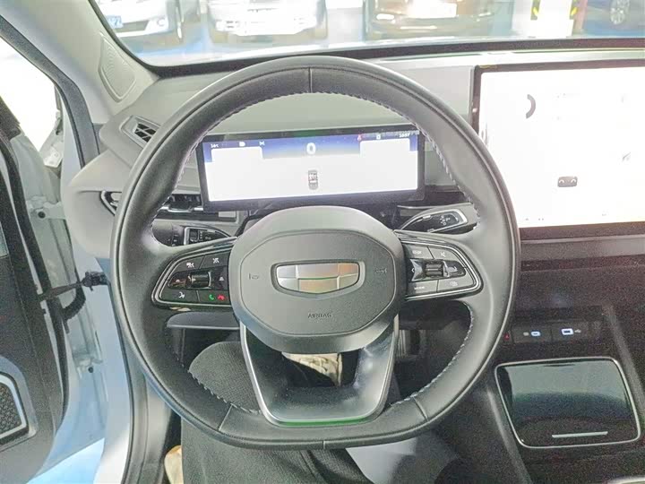 Фото 11 - Geely Geometry G6