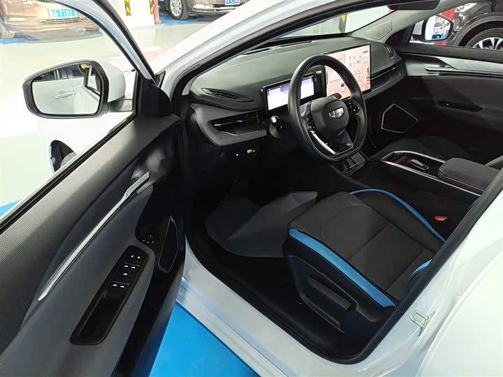 Фото 16 - Geely Geometry G6