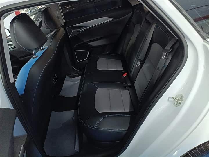 Фото 17 - Geely Geometry G6