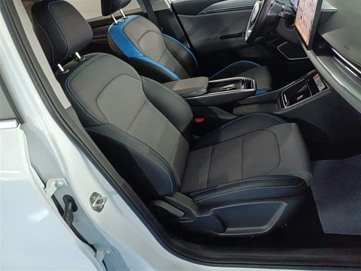 Фото 25 - Geely Geometry G6