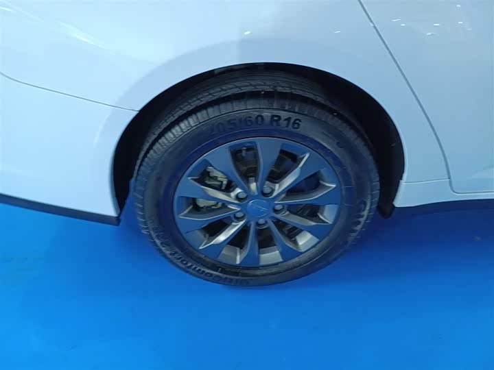 Фото 26 - Geely Geometry G6