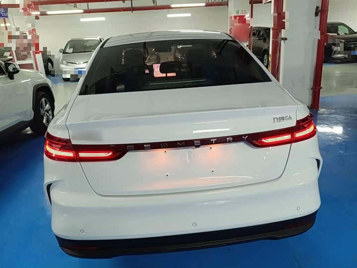 Фото 6 - Geely Geometry G6