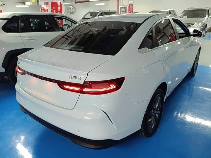 Фото 7 - Geely Geometry G6