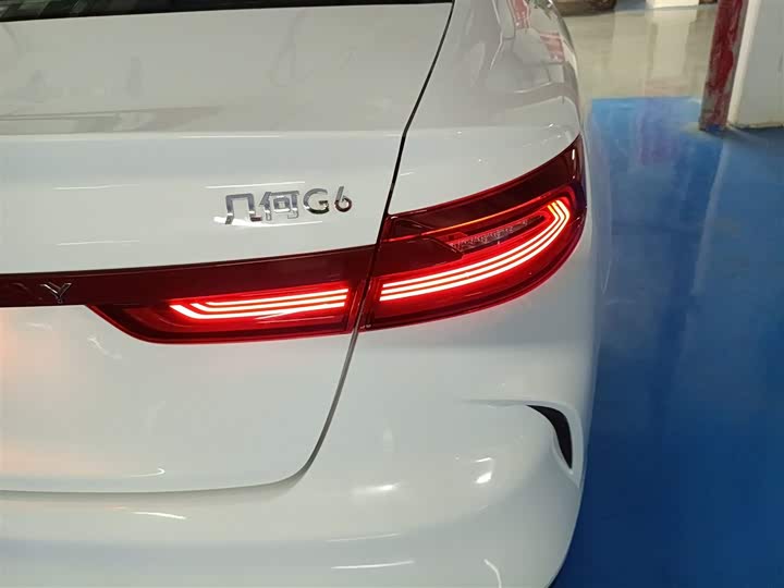 Фото 8 - Geely Geometry G6