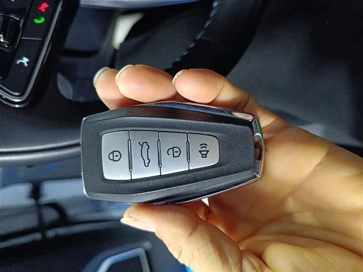 Фото 9 - Geely Geometry G6