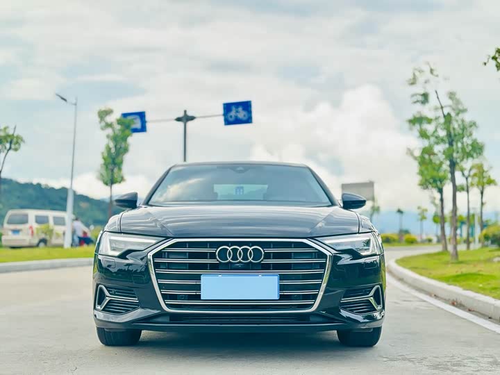 Фото 1 - Audi A6L