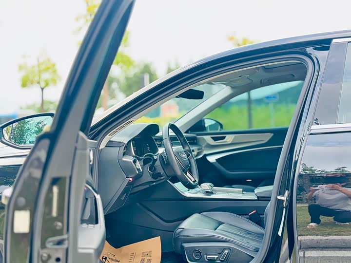 Фото 10 - Audi A6L