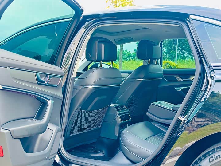 Фото 11 - Audi A6L