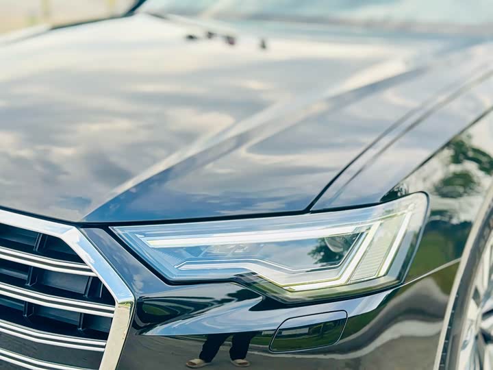 Фото 13 - Audi A6L