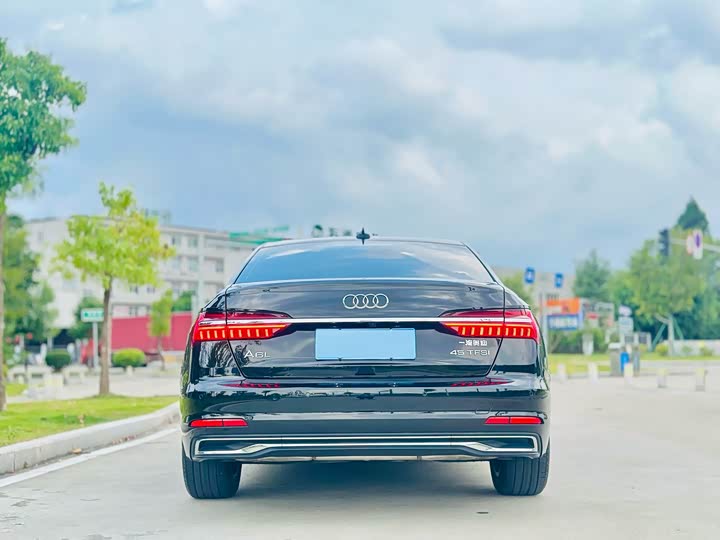 Фото 4 - Audi A6L