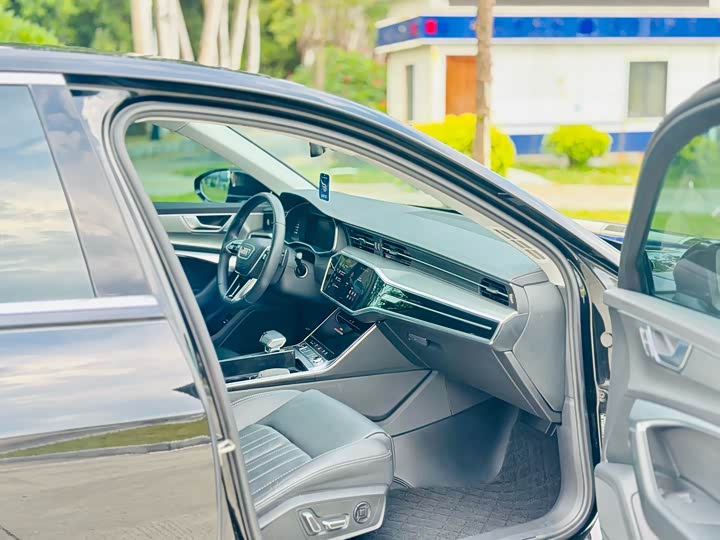 Фото 8 - Audi A6L