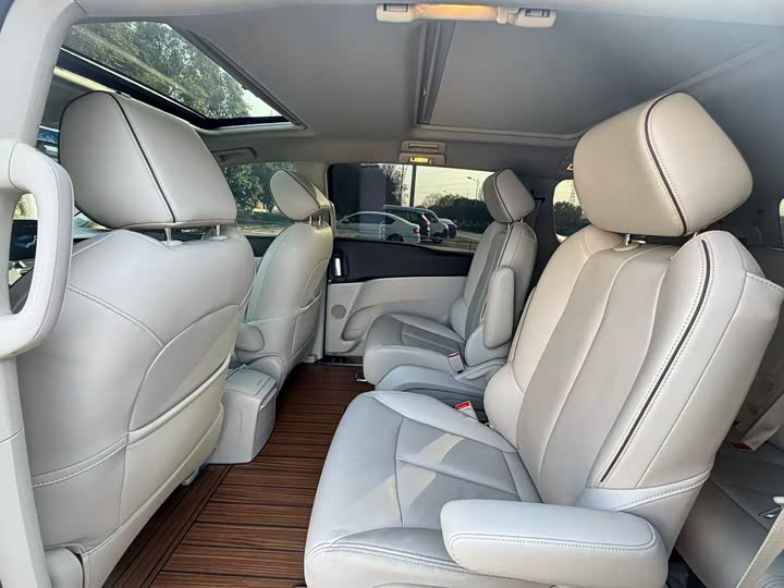 Фото 8 - Buick GL8 ES