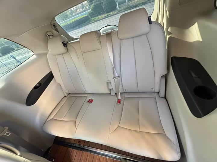 Фото 9 - Buick GL8 ES