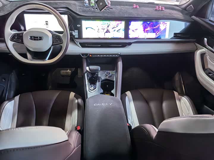 Фото 11 - Geely Monjaro