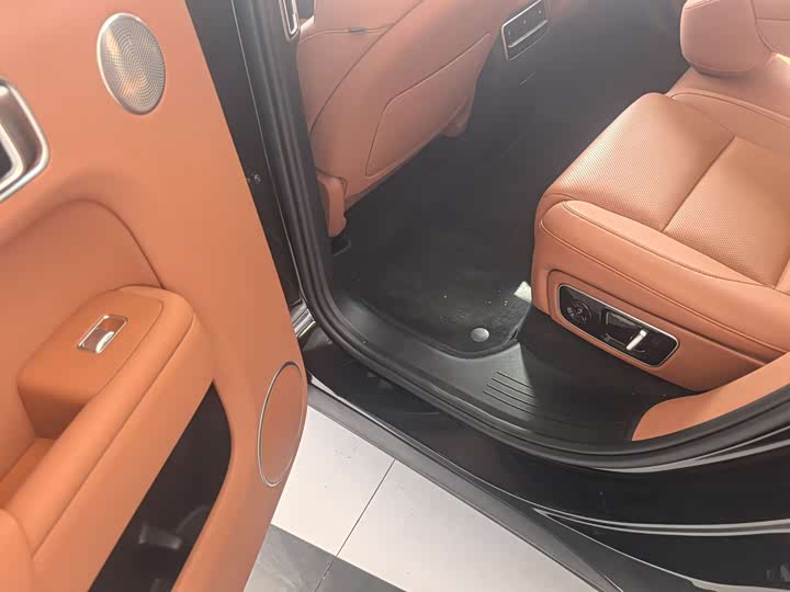 Фото 12 - LiXiang L8