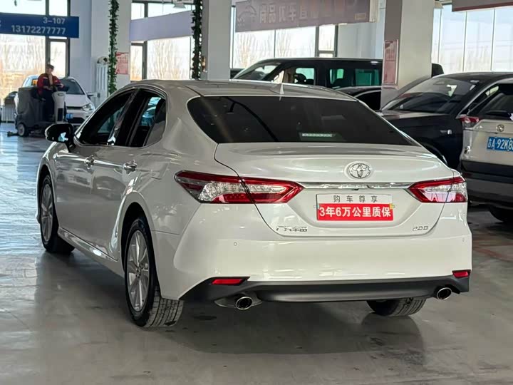 Фото 5 - Toyota Camry