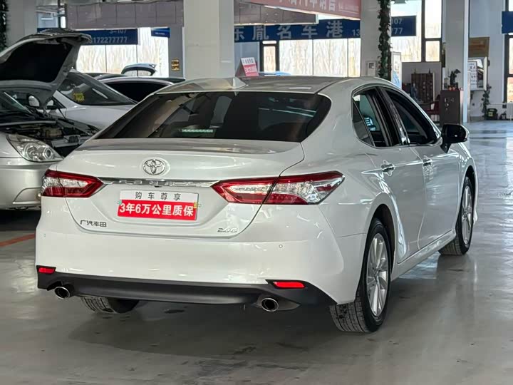 Фото 6 - Toyota Camry