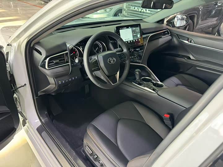 Фото 7 - Toyota Camry