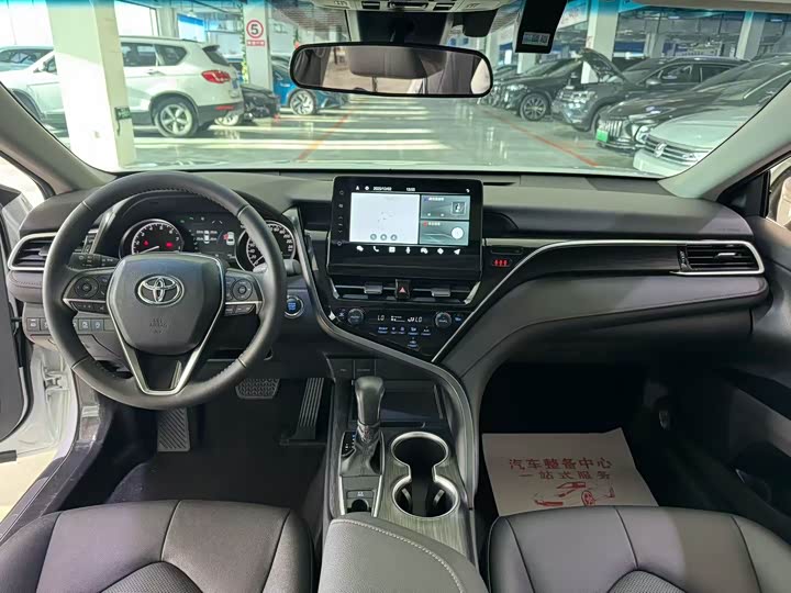 Фото 9 - Toyota Camry