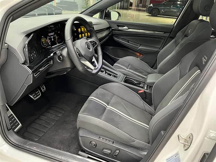 Фото 11 - Volkswagen Golf