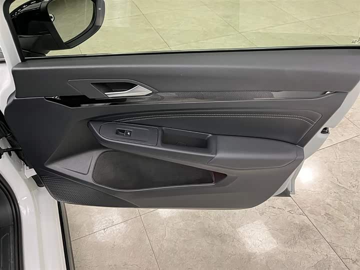 Фото 12 - Volkswagen Golf