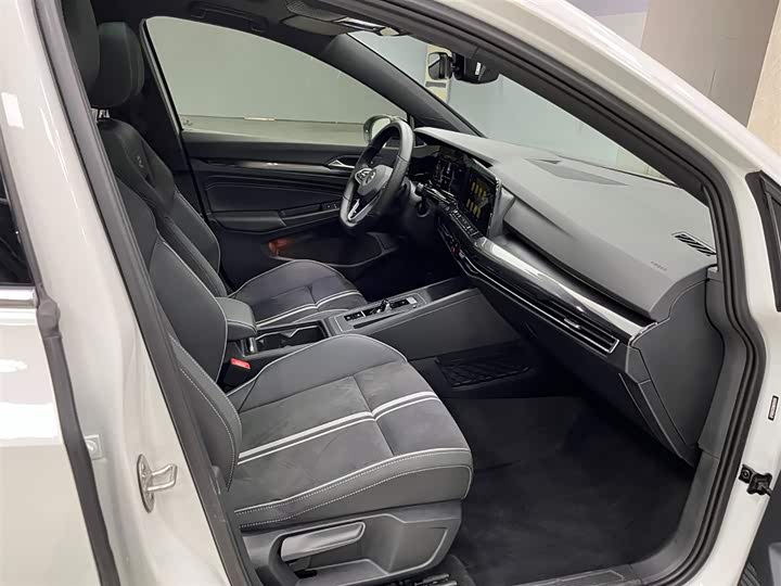 Фото 13 - Volkswagen Golf