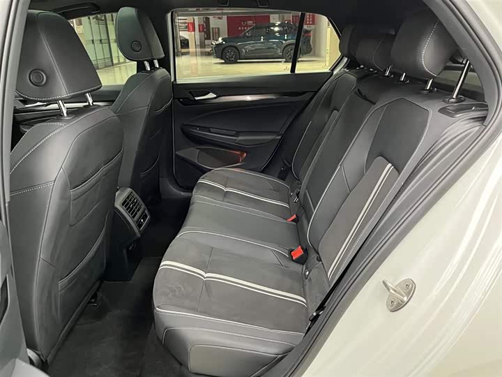 Фото 14 - Volkswagen Golf